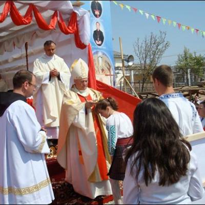 26 aprilie 2009: Iugani: Sfinţirea pietrei de temelie a noii biserici