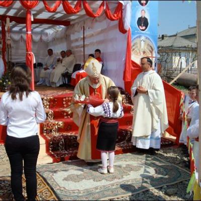 26 aprilie 2009: Iugani: Sfinţirea pietrei de temelie a noii biserici