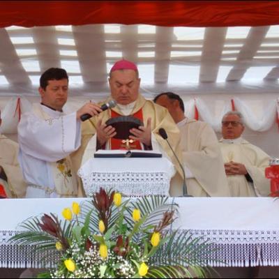 26 aprilie 2009: Iugani: Sfinţirea pietrei de temelie a noii biserici