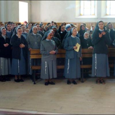 16 mai 2009: Hălăuceşti: Surorile Franciscane Misionare de Assisi - 90 de ani în România