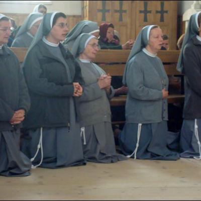 16 mai 2009: Hălăuceşti: Surorile Franciscane Misionare de Assisi - 90 de ani în România
