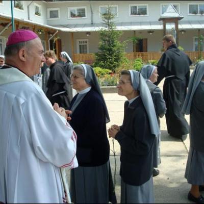 16 mai 2009: Hălăuceşti: Surorile Franciscane Misionare de Assisi - 90 de ani în România
