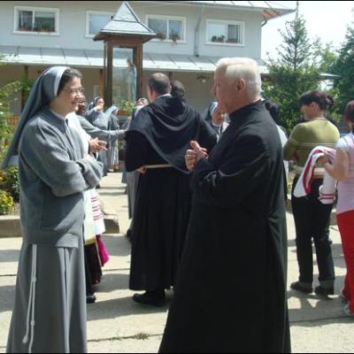 16 mai 2009: Hălăuceşti: Surorile Franciscane Misionare de Assisi - 90 de ani în România