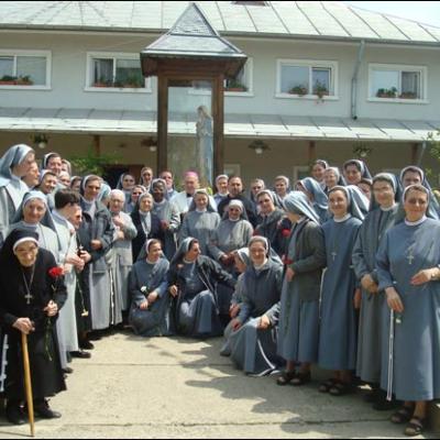 16 mai 2009: Hălăuceşti: Surorile Franciscane Misionare de Assisi - 90 de ani în România