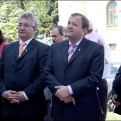17 mai 2009: Suceava: Sfinţirea statuii şi a piaţetei dedicate Sfântului Părinte papa Ioan Paul al II-lea
