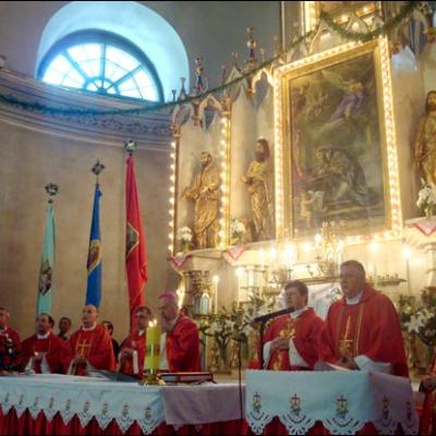 17 mai 2009: Suceava: Sfinţirea statuii şi a piaţetei dedicate Sfântului Părinte papa Ioan Paul al II-lea