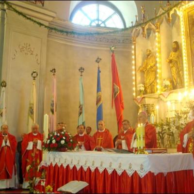 17 mai 2009: Suceava: Sfinţirea statuii şi a piaţetei dedicate Sfântului Părinte papa Ioan Paul al II-lea
