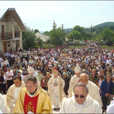 24 mai 2009: Valea Mică: Consacrarea altarului şi sfinţirea bisericii