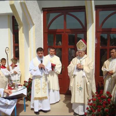 24 mai 2009: Valea Mică: Consacrarea altarului şi sfinţirea bisericii
