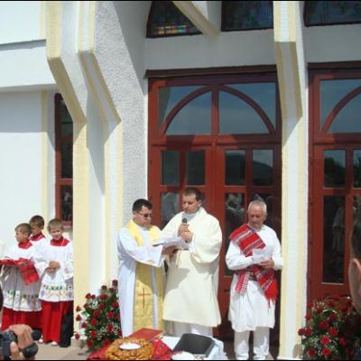 24 mai 2009: Valea Mică: Consacrarea altarului şi sfinţirea bisericii
