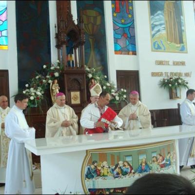 24 mai 2009: Valea Mică: Consacrarea altarului şi sfinţirea bisericii