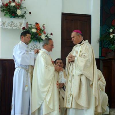 24 mai 2009: Valea Mică: Consacrarea altarului şi sfinţirea bisericii