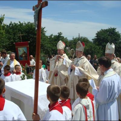 24 mai 2009: Valea Mică: Consacrarea altarului şi sfinţirea bisericii