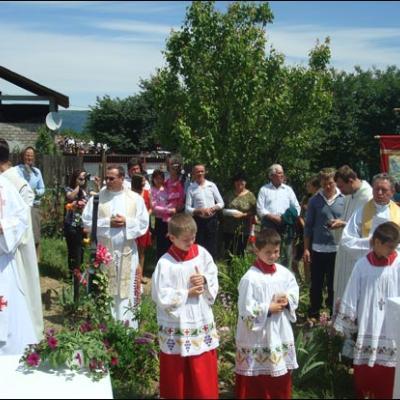 24 mai 2009: Valea Mică: Consacrarea altarului şi sfinţirea bisericii