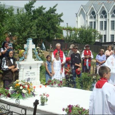 24 mai 2009: Valea Mică: Consacrarea altarului şi sfinţirea bisericii