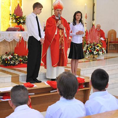 31 mai 2009: Iaşi: Administrarea Mirului în Parohia "Adormirea Maicii Domnului" (FOCUS)