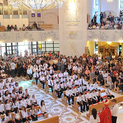 31 mai 2009: Iaşi: Administrarea Mirului în Parohia "Adormirea Maicii Domnului" (FOCUS)