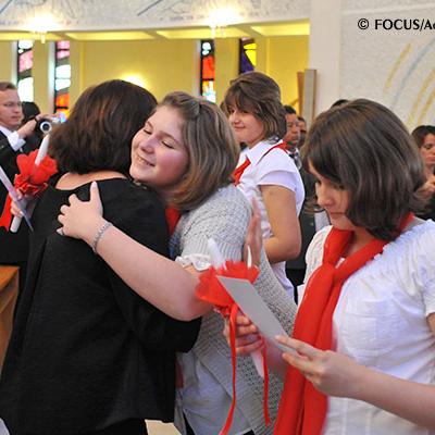 31 mai 2009: Iaşi: Administrarea Mirului în Parohia "Adormirea Maicii Domnului" (FOCUS)