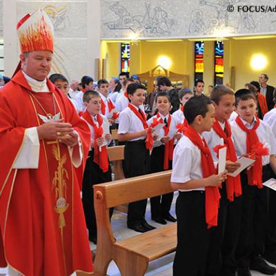 31 mai 2009: Iaşi: Administrarea Mirului în Parohia "Adormirea Maicii Domnului" (FOCUS)