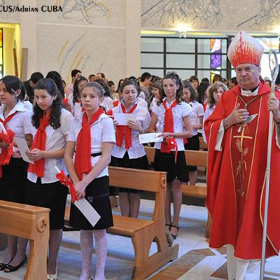 31 mai 2009: Iaşi: Administrarea Mirului în Parohia "Adormirea Maicii Domnului" (FOCUS)
