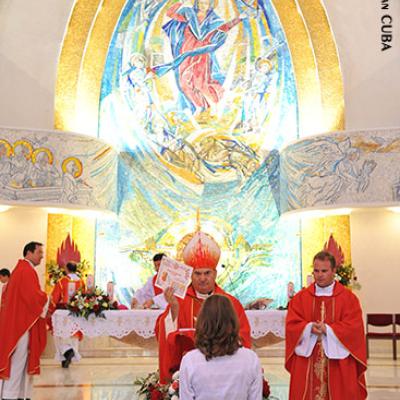31 mai 2009: Iaşi: Administrarea Mirului în Parohia "Adormirea Maicii Domnului" (FOCUS)