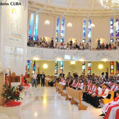 31 mai 2009: Iaşi: Administrarea Mirului în Parohia "Adormirea Maicii Domnului" (FOCUS)