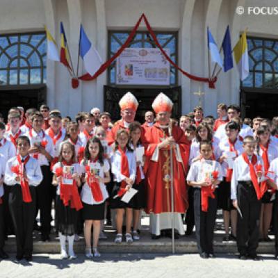 31 mai 2009: Iaşi: Administrarea Mirului în Parohia "Adormirea Maicii Domnului" (FOCUS)