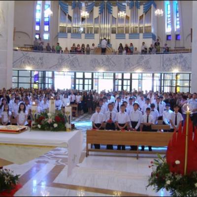 31 mai 2009: Iaşi: Administrarea Mirului în Parohia "Adormirea Maicii Domnului"