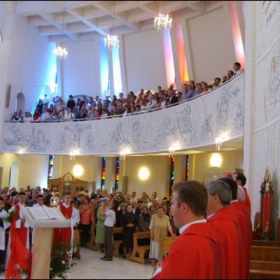 31 mai 2009: Iaşi: Administrarea Mirului în Parohia "Adormirea Maicii Domnului"