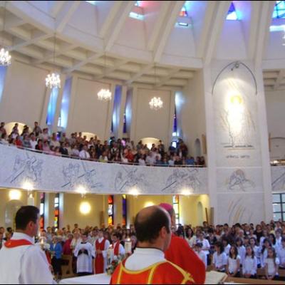 31 mai 2009: Iaşi: Administrarea Mirului în Parohia "Adormirea Maicii Domnului"