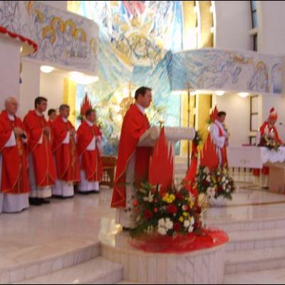 31 mai 2009: Iaşi: Administrarea Mirului în Parohia "Adormirea Maicii Domnului"