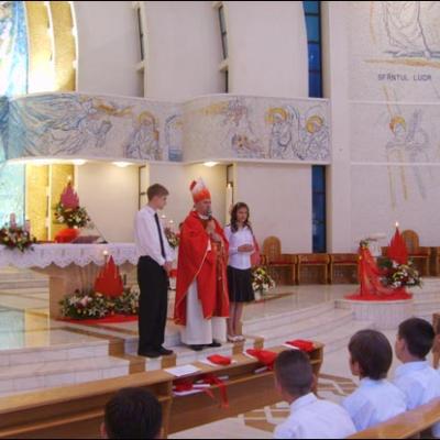 31 mai 2009: Iaşi: Administrarea Mirului în Parohia "Adormirea Maicii Domnului"