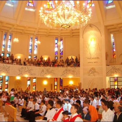31 mai 2009: Iaşi: Administrarea Mirului în Parohia "Adormirea Maicii Domnului"