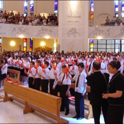 31 mai 2009: Iaşi: Administrarea Mirului în Parohia "Adormirea Maicii Domnului"