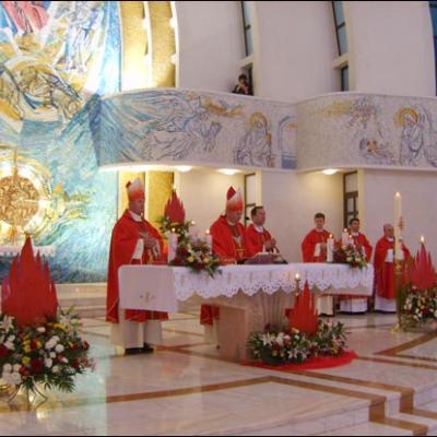 31 mai 2009: Iaşi: Administrarea Mirului în Parohia "Adormirea Maicii Domnului"