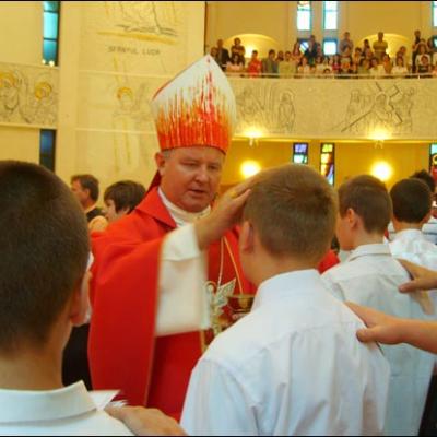 31 mai 2009: Iaşi: Administrarea Mirului în Parohia "Adormirea Maicii Domnului"