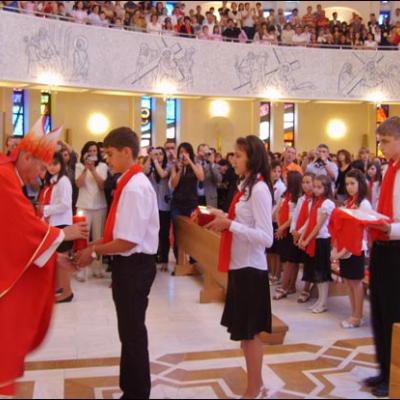 31 mai 2009: Iaşi: Administrarea Mirului în Parohia "Adormirea Maicii Domnului"