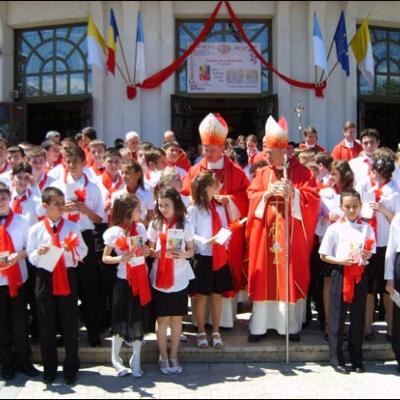 31 mai 2009: Iaşi: Administrarea Mirului în Parohia "Adormirea Maicii Domnului"