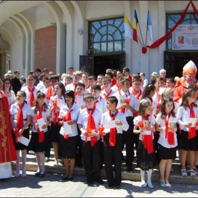 31 mai 2009: Iaşi: Administrarea Mirului în Parohia "Adormirea Maicii Domnului"