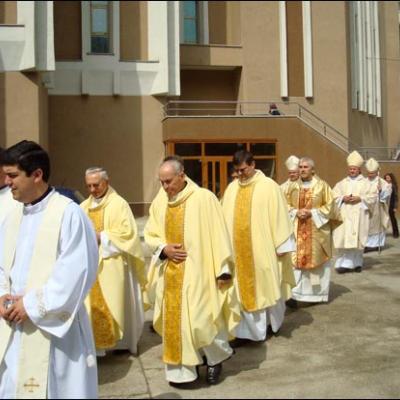 2 iunie 2009: Bacău: Profesiunea perpetuă a 10 surori în cadrul Institutului "Slujitoarele lui Cristos, Marele Preot"