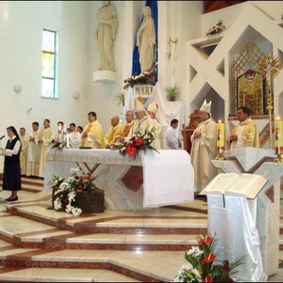 2 iunie 2009: Bacău: Profesiunea perpetuă a 10 surori în cadrul Institutului "Slujitoarele lui Cristos, Marele Preot"