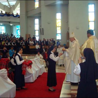 2 iunie 2009: Bacău: Profesiunea perpetuă a 10 surori în cadrul Institutului "Slujitoarele lui Cristos, Marele Preot"
