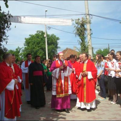7 iunie 2009: Bacău: Administrarea Mirului în Parohia "Sfânta Cruce"