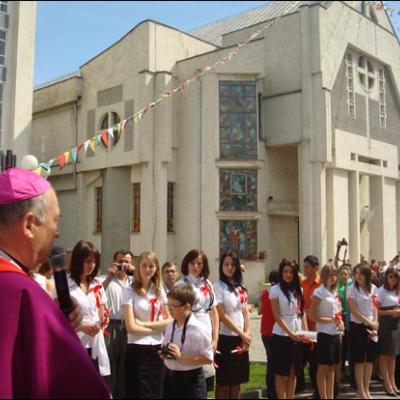 7 iunie 2009: Bacău: Administrarea Mirului în Parohia "Sfânta Cruce"
