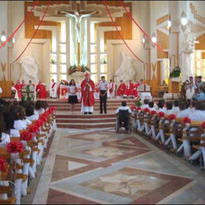 7 iunie 2009: Bacău: Administrarea Mirului în Parohia "Sfânta Cruce"
