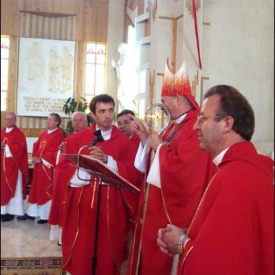 7 iunie 2009: Bacău: Administrarea Mirului în Parohia "Sfânta Cruce"