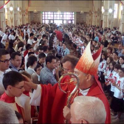 7 iunie 2009: Bacău: Administrarea Mirului în Parohia "Sfânta Cruce"