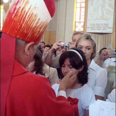 7 iunie 2009: Bacău: Administrarea Mirului în Parohia "Sfânta Cruce"