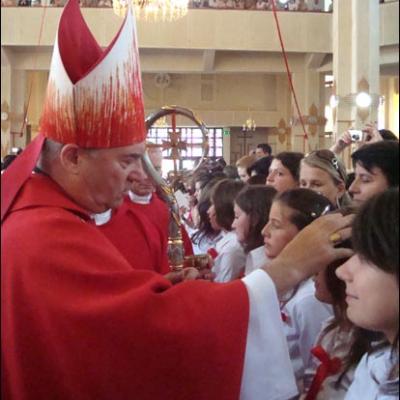 7 iunie 2009: Bacău: Administrarea Mirului în Parohia "Sfânta Cruce"