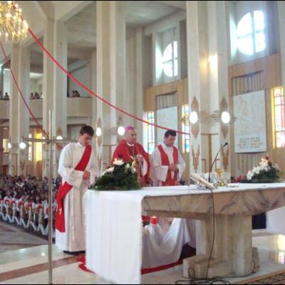 7 iunie 2009: Bacău: Administrarea Mirului în Parohia "Sfânta Cruce"